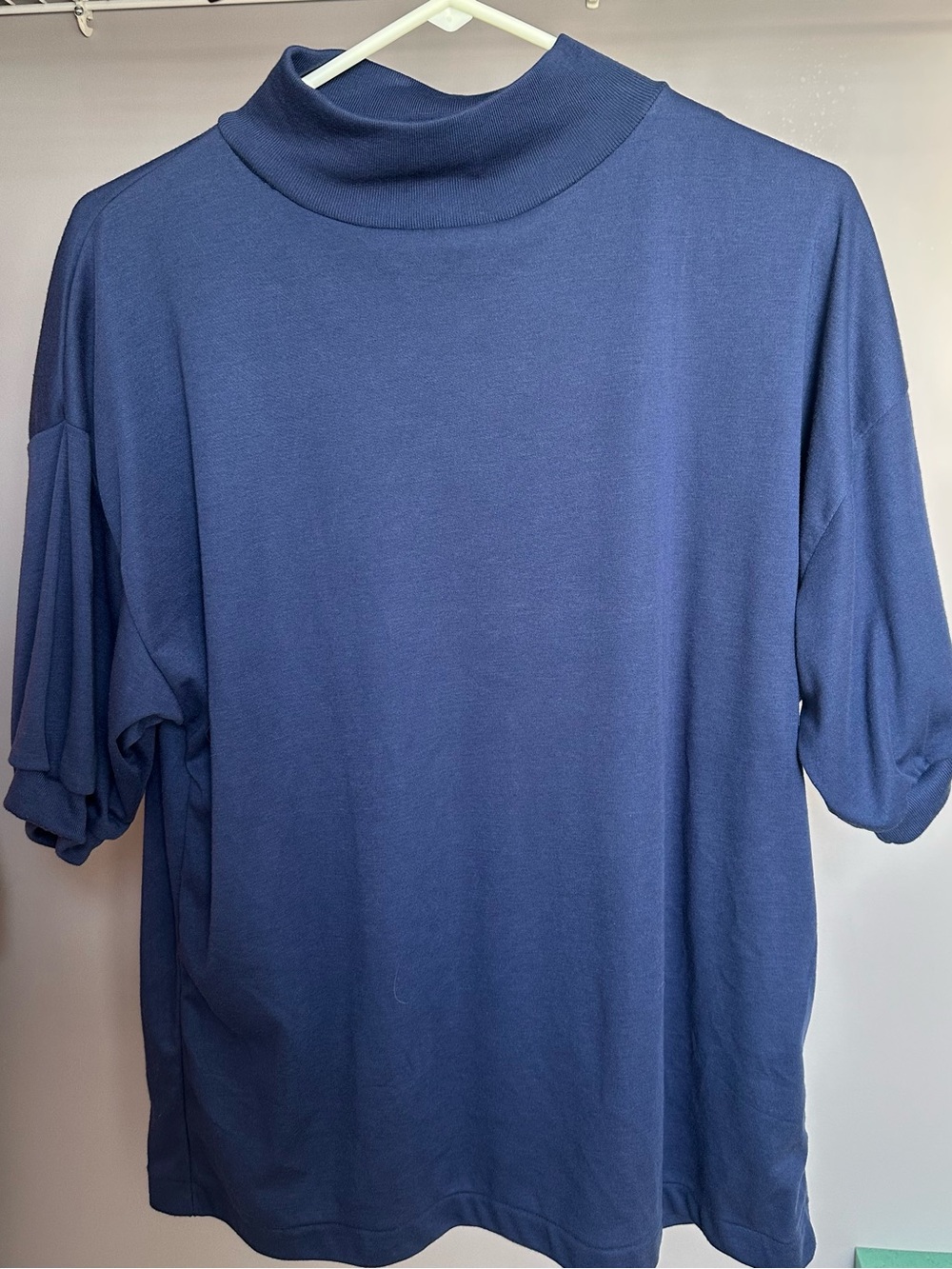 ALLISON SMITH size LARGE, short sleeved, NAVY BLUE, mocked turtle neck shirt.